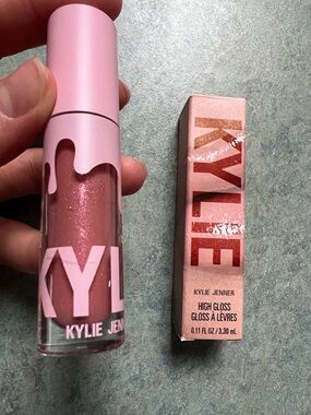 Kylie Jenner High Gloss Lip Gloss — Shimmery Pink